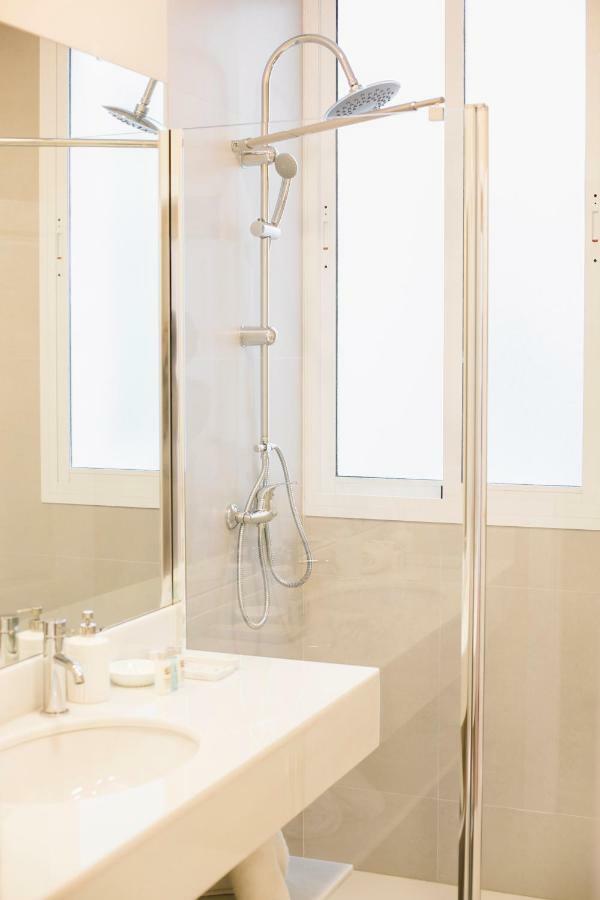 Stylish And Wide- 3Bdr 3Bth- Los Remedios Севилья Экстерьер фото